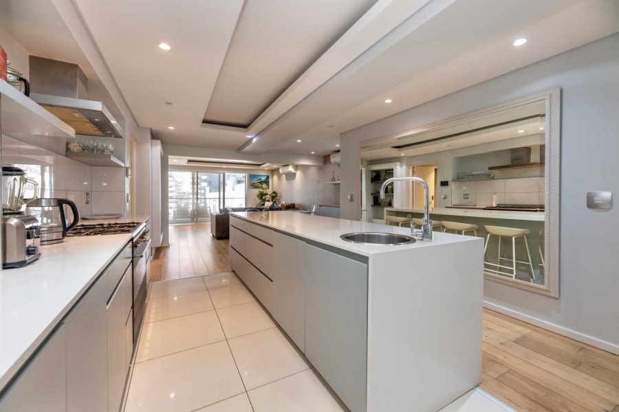 3 Bedroom Property for Sale in Sea Point Western Cape